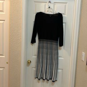 Sweater dress. L/sl. Worn only once. Looks great w boots. Excellent condition.